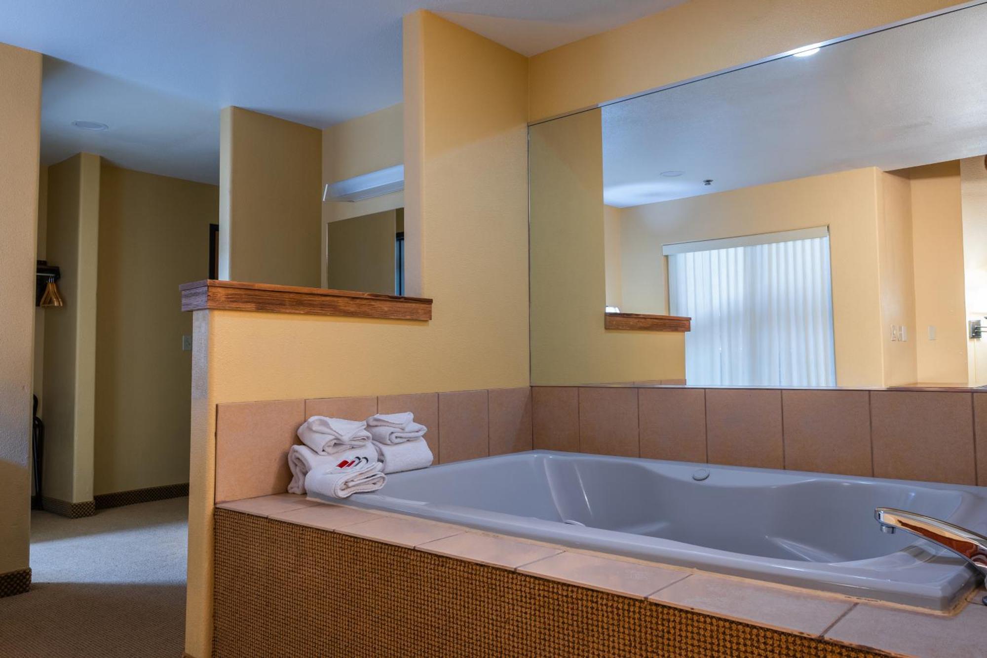 Pinedale Hotel & Suites Ngoại thất bức ảnh